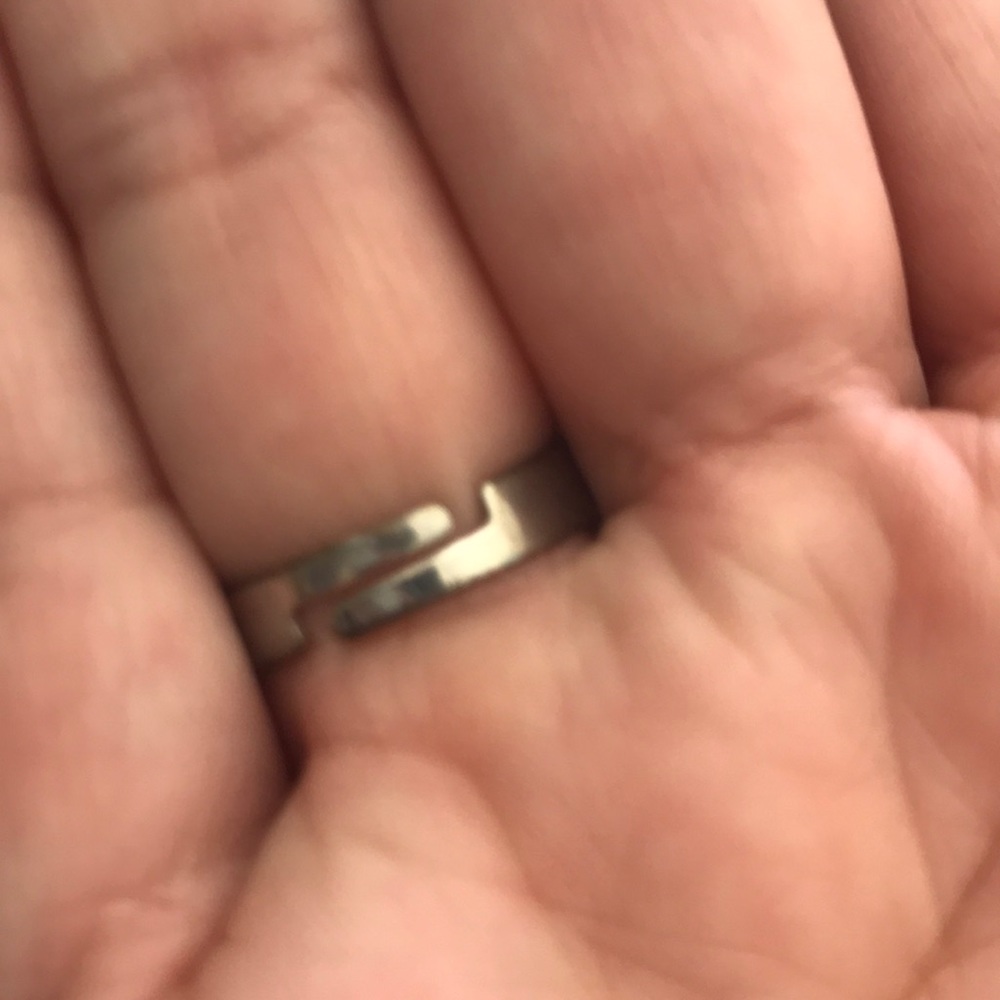 🌺Hello Kitty Ring🌺 - Picture 2 of 3